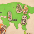 BusyKids Carte du monde en bois avec figurines d’animaux magnétiques