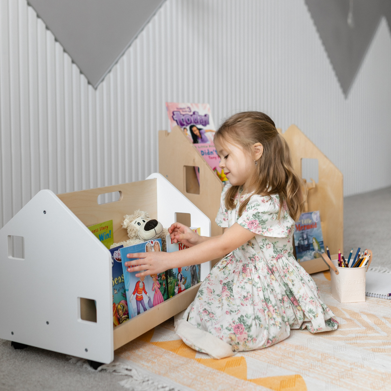 Bibliothèque Double Face Enfant - Bois 4 étagères Avec Roulettes - Naturel